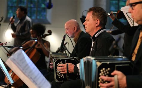 Yıldız'ın Amsterdam Concert: Een Orkest van Emoties en Glitters!